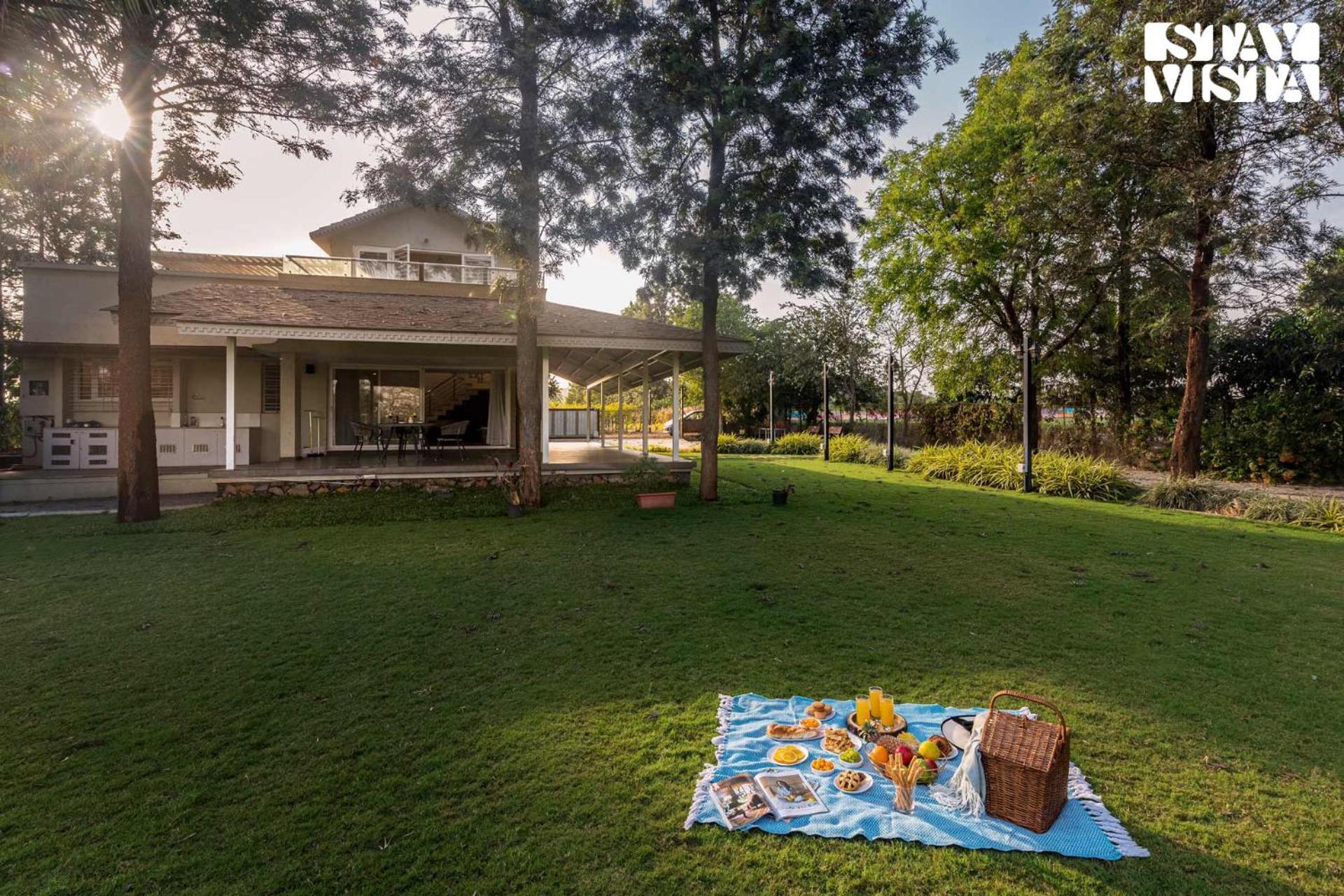 Stayvista'S Silver Grove - Serene Haven With Expansive Lawn & Terrace Nashik Exterior foto